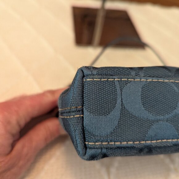 Coach Turnlock Blue Wristlet Mini bag - Picture 8 of 10